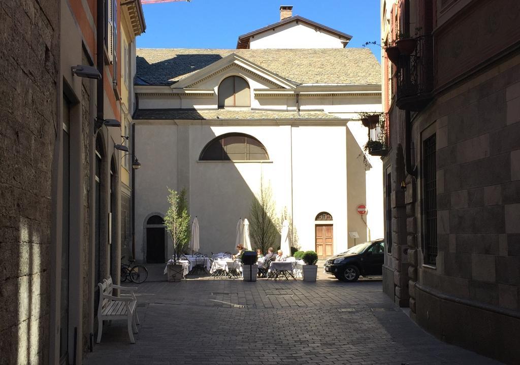 Ancient Courtyard Bonanomi In Como Historic Centre Værelse billede