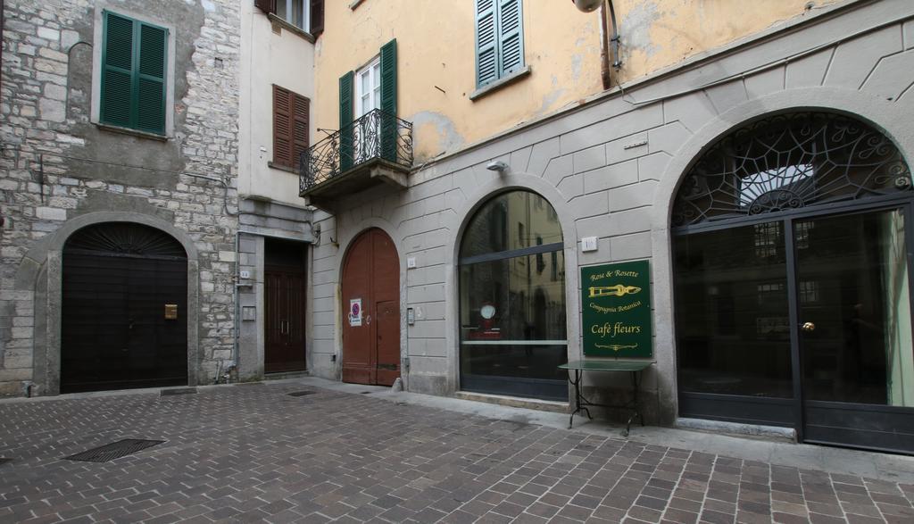 Ancient Courtyard Bonanomi In Como Historic Centre Eksteriør billede